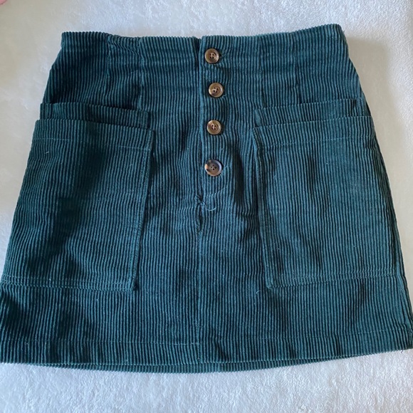 Little skirt 💚 - Picture 2 of 12